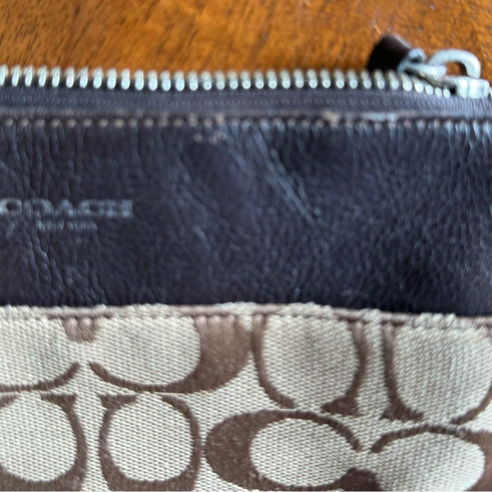 Tommy Hilfiger over the shoulder bag - Picture 3 of 4